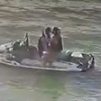 Casal é atropelado por barco enquanto se beijava em moto aquática