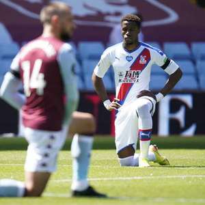 Garoto de 12 anos é preso por mensagens racistas a jogador