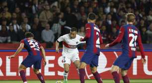 De pênalti, Mbappé marca 4 a 1 para o PSG contra o Barcelona; acompanhe