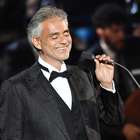 Tenor Andrea Bocelli tranquiliza fãs após cair de cavalo