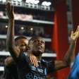 Grêmio vence Estudiantes com um a menos e segue vivo na Libertadores