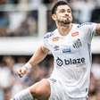 Santos passeia na Vila Belmiro, goleia o Brusque e lidera a Série B