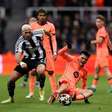 Newcastle sofre gol no último lance e empata com o Barcelona na Liga dos Campeões
