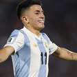 Com golaço de Almada, Argentina vence Uruguai e está com um pé na Copa