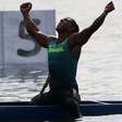 Isaquias Queiroz leva a medalha de ouro na Copa do Mundo de canoagem na Hungria