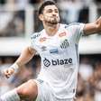 Santos passeia na Vila, goleia o Brusque e lidera a Série B