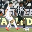Botafogo vence o Atlético-GO e encerra longo jejum no campeonato