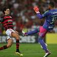 Flamengo goleia o Millionarios e se garante no mata-mata da Libertadores