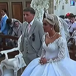 Noiva perde a paciência e grita com convidados em igreja: 'Calem a boca'