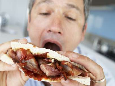 Para os que querem aumentar as chances de ter um filho, o ideal é comer peixe no lugar de bacon, salsicha e carne vermelha Foto: Getty Images Para os que querem aumentar as chances de ter um filho, o ideal é comer peixe no lugar de bacon, salsicha e carne vermelha Foto: Getty Images