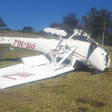 Avião de pequeno porte faz pouso de emergência; piloto sobrevive