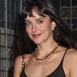 Gun Kelly e Dakota Johnson vão a restaurante e aumentam boatos de affair