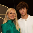 Eliana recebe filho de 14 anos na Globo e altura do garoto chama a atenção