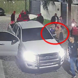 Novas imagens mostram Oruam batendo em viatura da Polícia Civil