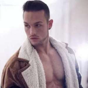 Fisiculturista estrangulou os pais após briga por cachorro