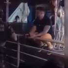 Polícia encerra live de cantor após reclamação de vizinhos