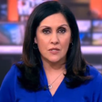 Apresentadora inicia telejornal mostrando o dedo do meio; veja vídeo