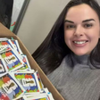 Mãe gasta mais de R$ 40 mil em figurinhas da Copa do Mundo e viraliza