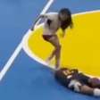 Jogadora chuta cabeça de adversária em jogo de futsal e acaba suspensa por 5 anos