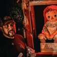 Investigador paranormal morre durante turnê de exibição de boneca 'amaldiçoada'