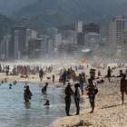 Bolsonaristas espalham fake news sobre fotos de praia lotada