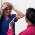 Mulher acha que ganhou na Mega, comemora com colegas e descobre erro na conferência