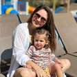 Mulher que perdeu nove bebês celebra a vida da filha de dois anos