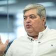 Datena critica Flávio Bolsonaro após senador deixar o Brasil: 'Borrou e voou'