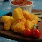 Veja como é fácil fazer um queijo empanado