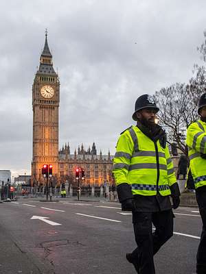 EI quer atacar Londres com armas químicas, diz ministro