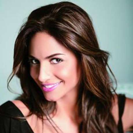 Reproducción. A lo largo de los últimos años diferentes escándalos se han presentado en la vida de los famosos colombianos, los cuales en su mayoría han terminado como una incógnita sin resolver. ¡Conócelos!Valerie Domínguez.La exreina y actriz rindió indagatoria ante la Fiscalía dentro de la investigación que se adelanta por el escándalo de Agro Ingreso Seguro (AIS). También tres integrantes de la familia y su exnovio, Juan Manuel Dávila, tuvieron que compadecer ante la institución por los delitos de falsedad en documento privado y tentativa de peculado por apropiación.