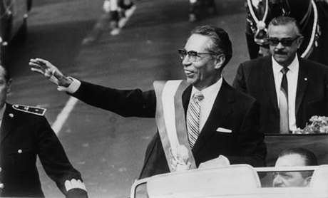 Reproducción Internet Gustavo Díaz Ordaz Bolaños (Puebla, 1911-1979), se desempeñó como presidente de México del 1964 a 1970. Durante su mandato se reprimió el movimiento de protesta estudiantil, gestados principalmente dentro de la UNAM y el Instituto Politécnico Nacional, por lo que ordenó desarticular las huelgas estudiantiles que culminaron en la matanza de la Plaza de las Tres Culturas, en Tlatelolco, en la Ciudad de México.