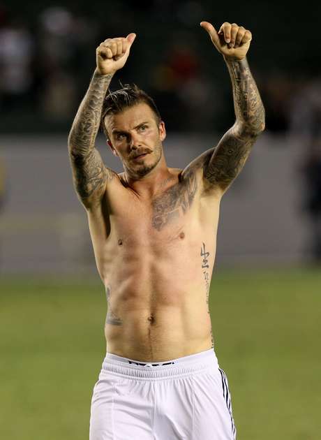 David Beckham tem algumas tatuagns espalhadas pelo corpo David Beckham tem algumas tatuagns espalhadas pelo corpo