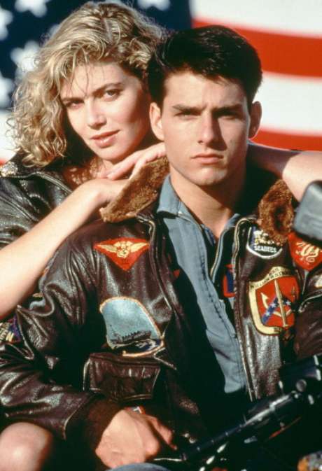 Getty Images 'Top Gun' (1986) fue la película que le hizo alcanzar la fama internacional, lanzando al estrellato a Tom Cruise. Don Simpson y Jerry Bruckheimer produjeron uno de los títulos míticos de los ochenta, un ejemplo de cine de estética publicitaria narrado a ritmo de videoclip. El film recaudó más de 170 millones de dólares.