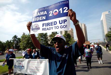 Getty Images Los demócratas en Charlotte están a la espera de Obama. Muchos incluyendo a los republicanos quieren escuchar las nuevas propuestas que traerá, cómo logrará a opacar los argumentos de Romney en Tampa, cuál será el mensaje para los inmigrantes, entre otros temas. Pero, para que el Presidente responda a estas preguntas al igual que en el caso del Partido Republicano se ha movido toda una maquinaria que lleva a la Convención a una inversión millonaria. Aunque también habrá sus ganacias. Vea los números de la Convención.