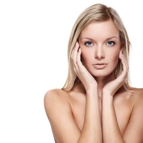 Vitamina E encontrada em alimentos, cosméticos e tratamentos estéticos deixa a pele firme, devolvendo a beleza e luminosidade das cútis sensíveis e irritadas Vitamina E encontrada em alimentos, cosméticos e tratamentos estéticos deixa a pele firme, devolvendo a beleza e luminosidade das cútis sensíveis e irritadas