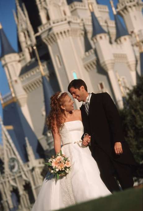 Até hoje, mais de 20 mil casais já trocaram as alianças no mundo mágico de Walt Disney Até hoje, mais de 20 mil casais já trocaram as alianças no mundo mágico de Walt Disney