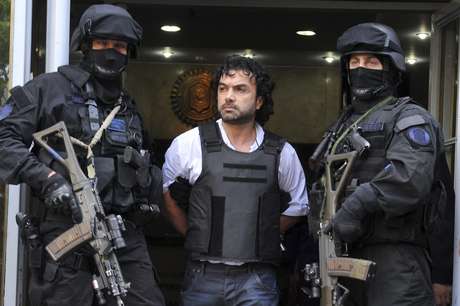 EFE El colombiano Henry de Jesús López Londoño, alias "Mi Sangre", acusado de liderar una organización paramilitar vinculada al narcotráfico, aseguró desde la cárcel argentina donde se encuentra detenido que nunca ha movido "ni un gramo de cocaína" y que teme por su vida."Tengo miedo de que me maten, mis enemigos están dispuestos a todo", dijo López Londoño en diálogo con el diario porteño Tiempo Argentino desde el Complejo Penitenciario Federal 1 de Ezeiza (provincia de Buenos Aires), donde espera un juicio para su posible extradición a Estados Unidos.