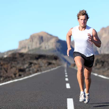 Correr queima calorias e trabalha vários músculos do corpo Correr queima calorias e trabalha vários músculos do corpo