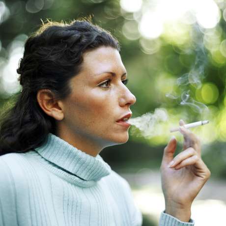 A expectativa de vida estimada diferiram significativamente: uma pessoa com 35 anos que fumava tinha a previsão de vida até 62,6 anos, enquanto para outro paciente que não fumava a previsão foi de 78,4 anos A expectativa de vida estimada diferiram significativamente: uma pessoa com 35 anos que fumava tinha a previsão de vida até 62,6 anos, enquanto para outro paciente que não fumava a previsão foi de 78,4 anos