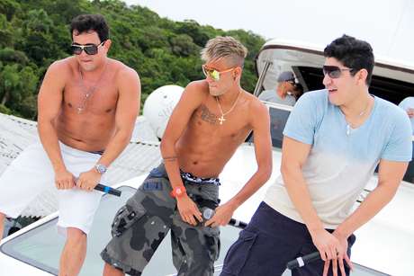 Resultado de imagem para neymar lancha