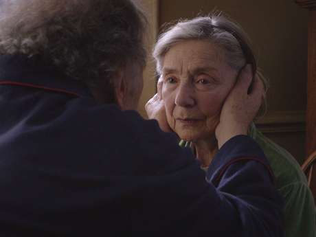 Wega Film Finalmente empata con La Noche Más Oscura el drama romántico del austríaco Michael Haneke, 'Amour', que está nominada a Mejor Película, Mejor Actriz (Emmanuelle Riva), Mejor Director (Michael Haneke), Mejor Guion Original (Michael Haneke) y Mejor Película de Habla no Inglesa (Austria).<br />