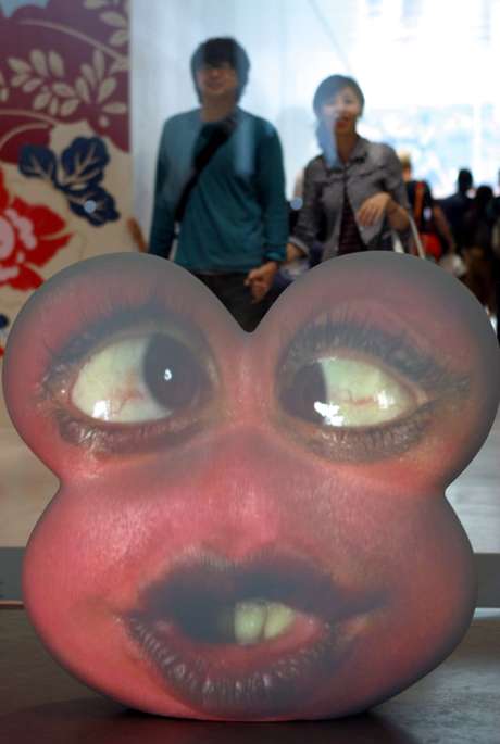 Instalação de Tony Oursler em museu no Japão: no Brasil, rostos darão vida a árvores do Ibirapuera Instalação de Tony Oursler em museu no Japão: no Brasil, rostos darão vida a árvores do Ibirapuera