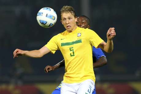 Lucas Leiva chegou a estar em convocações antes da Copa, mas ficou fora da lista do Mundial <p>Lucas Leiva chegou a estar em convocações antes da Copa, mas ficou fora da lista do Mundial</p>