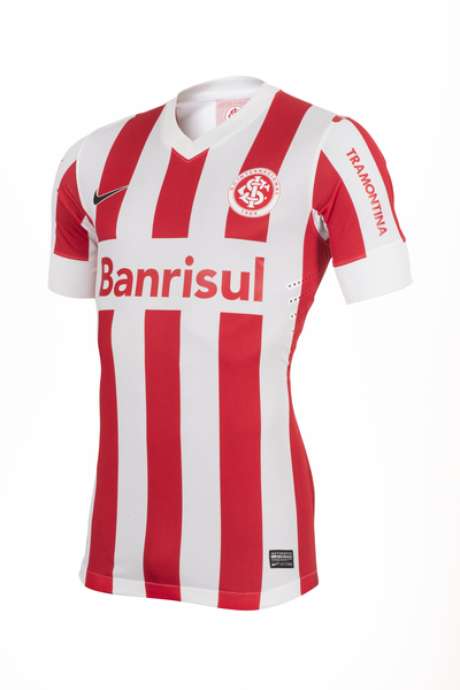 O Inter vai estrear nesta quarta-feira contra o Cerâmica, pela segunda rodada do Campeonato Gaúcho, seu unforme 3 . O modelo resgata as tradicionais listras verticais em vermelho e branco, utilizadas pelo clube entre 1909 e 1912 O Inter vai estrear nesta quarta-feira contra o Cerâmica, pela segunda rodada do Campeonato Gaúcho, seu unforme 3 . O modelo resgata as tradicionais listras verticais em vermelho e branco, utilizadas pelo clube entre 1909 e 1912