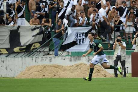 Fumagalli virou ídolo da torcida do Guarani <p>Fumagalli virou ídolo da torcida do Guarani</p>