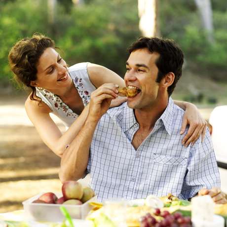 Casais felizes com a relação são mais propensos a ganhar peso se comparados ao que estão insatisfeitos com o casamento Casais felizes com a relação são mais propensos a ganhar peso se comparados ao que estão insatisfeitos com o casamento