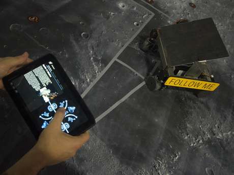 Rover, como é chamado o autômato, tem placa solar que captar energia para autonomia na Lua <p>Rover, como é chamado o autômato, tem placa solar que captar energia para autonomia na Lua</p>