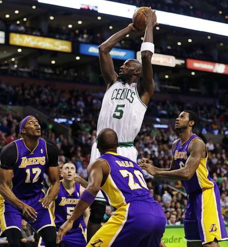 Kevin Garnett marcou 15 pontos e se tornou apenas o 16º jogador na história da NBA a superar a marca de 25 mil pontos na carreira Kevin Garnett marcou 15 pontos e se tornou apenas o 16º jogador na história da NBA a superar a marca de 25 mil pontos na carreira