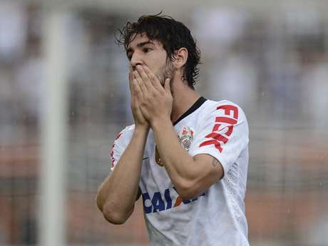 Ney Franco afirmou que Alexandre Pato não sofre a mesma pressão que o meia Ganso <p>Ney Franco afirmou que Alexandre Pato não sofre a mesma pressão que o meia Ganso</p>